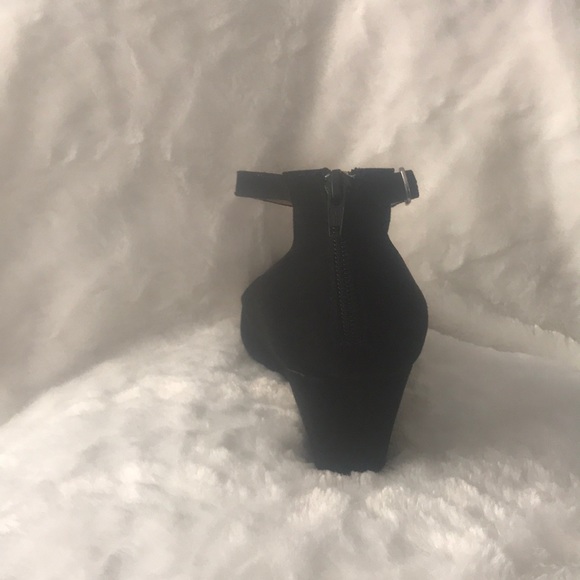 Shoes - Picture 3 of 3